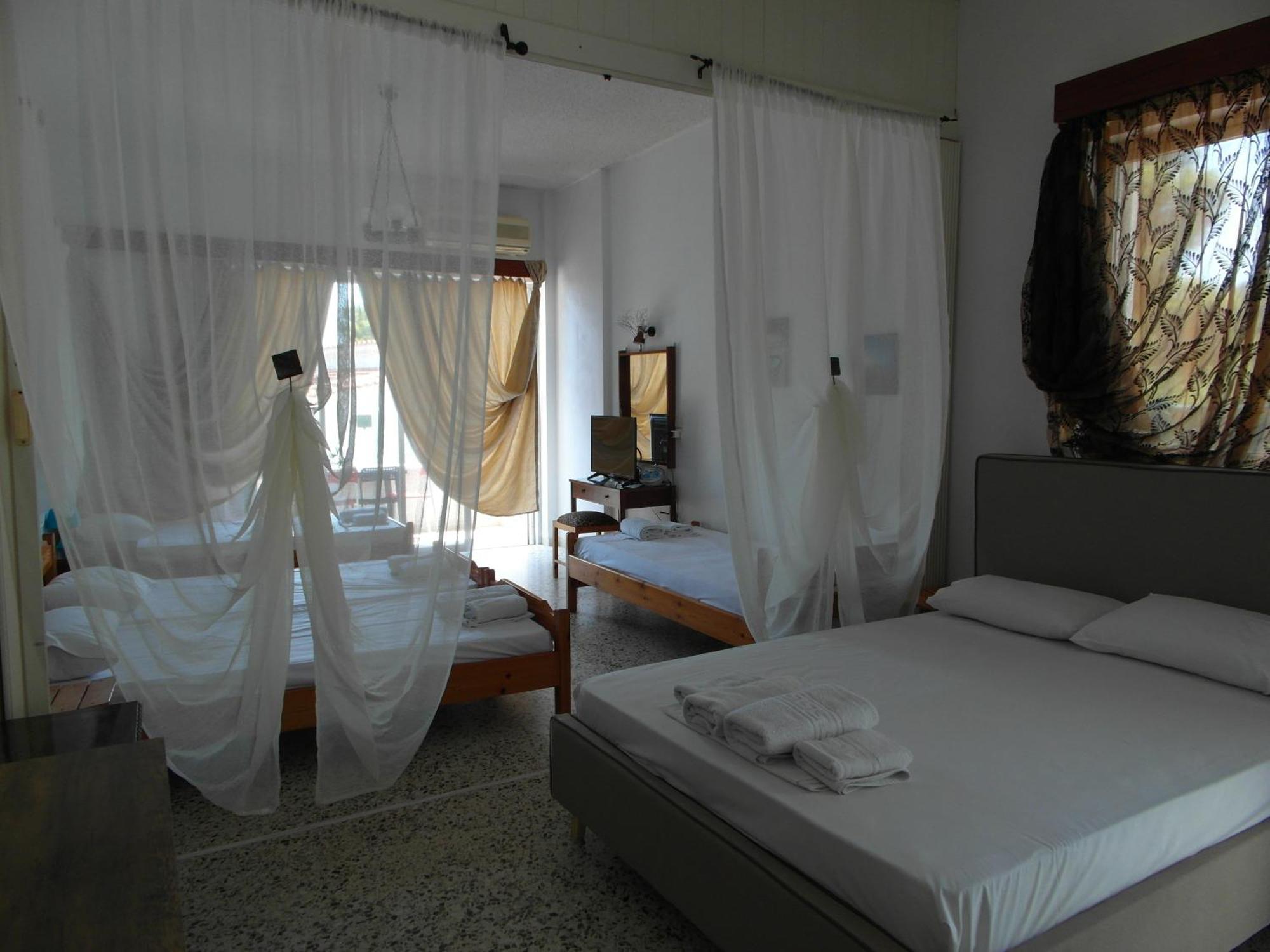 Agia Marina  Eri Studios الغرفة الصورة