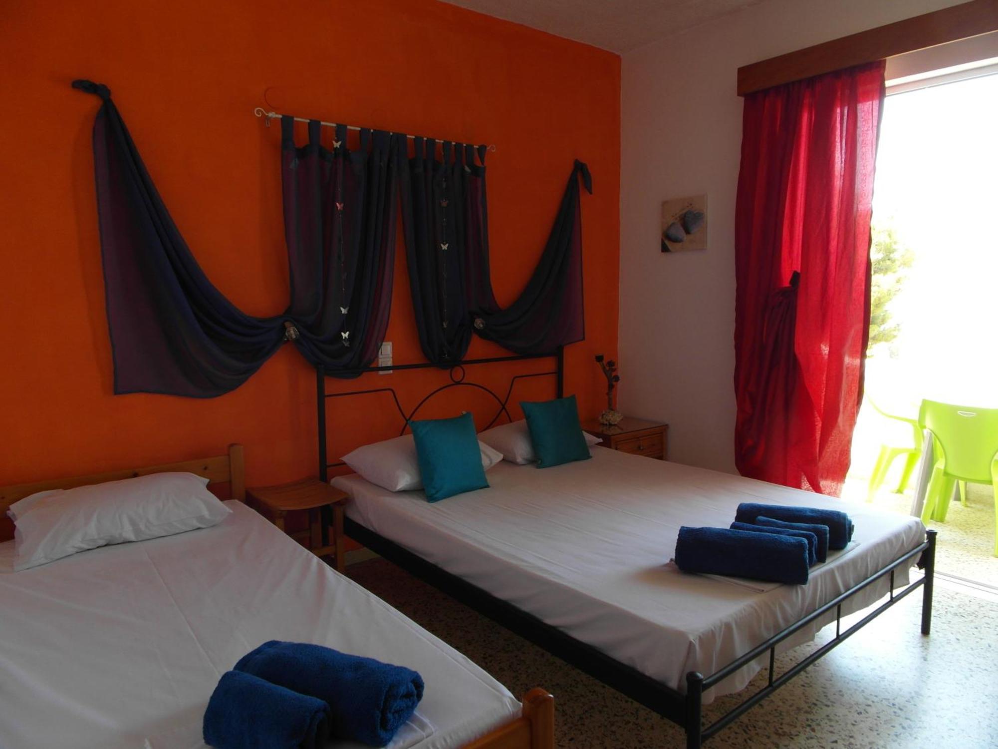 Agia Marina  Eri Studios الغرفة الصورة