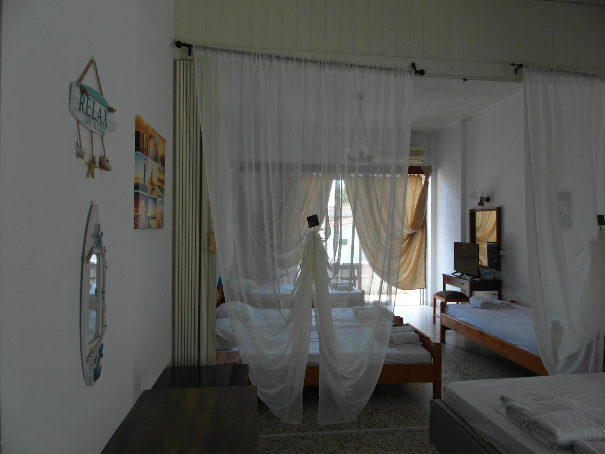 Agia Marina  Eri Studios الغرفة الصورة